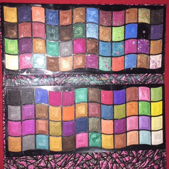 Eyeshadow - Picture 1 of 3